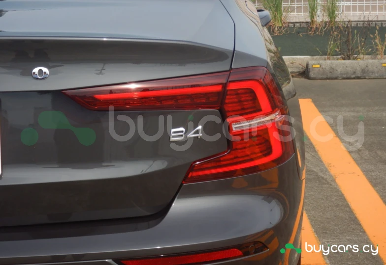 Volvo S60 Серый