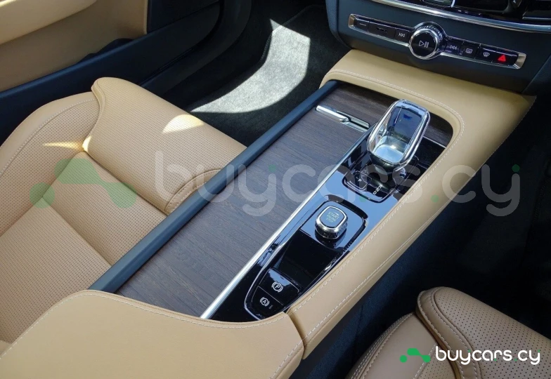 Volvo V90 Черный