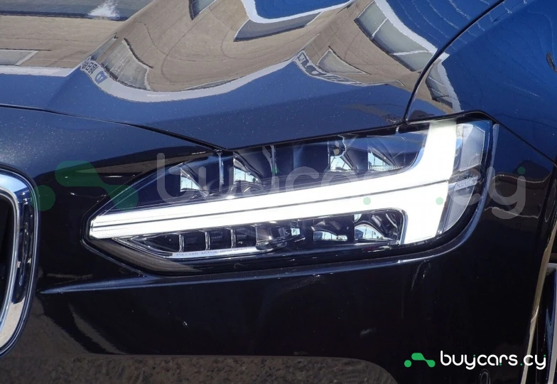 Volvo V90 Черный