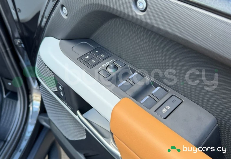 Land Rover Defender Grey