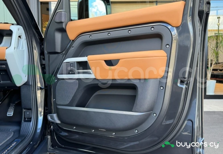 Land Rover Defender Grey