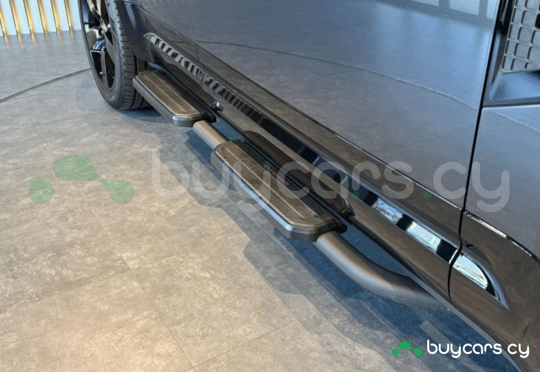 Land Rover Defender Grey