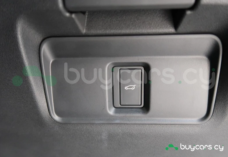 Land Rover Discovery Sport White