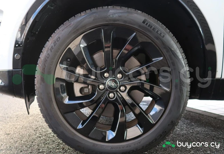 Land Rover Discovery Sport White