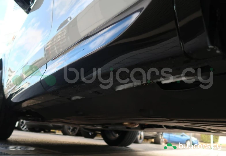 Land Rover Discovery Sport White