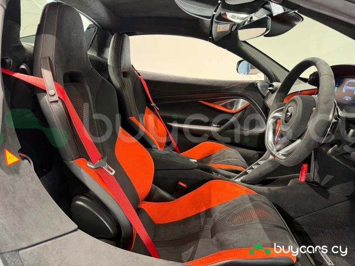 McLaren 750S Белый