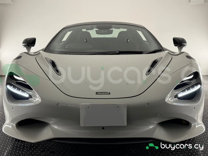 McLaren 750S Белый