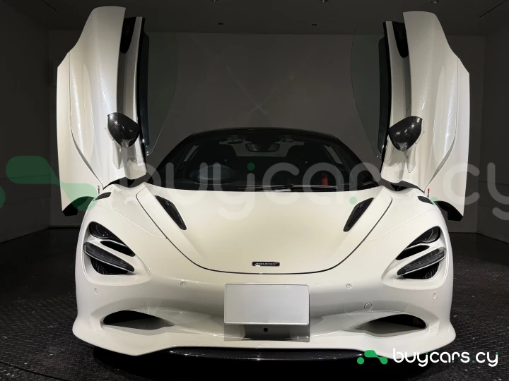 McLaren 750S Белый