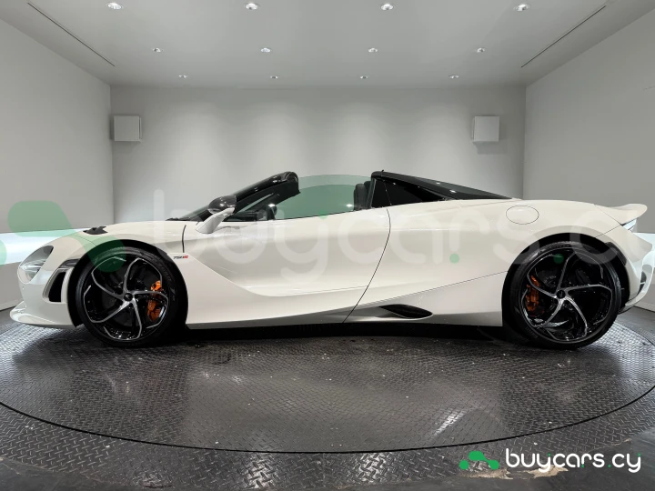 McLaren 750S Белый