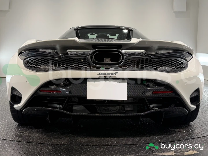 McLaren 750S Белый