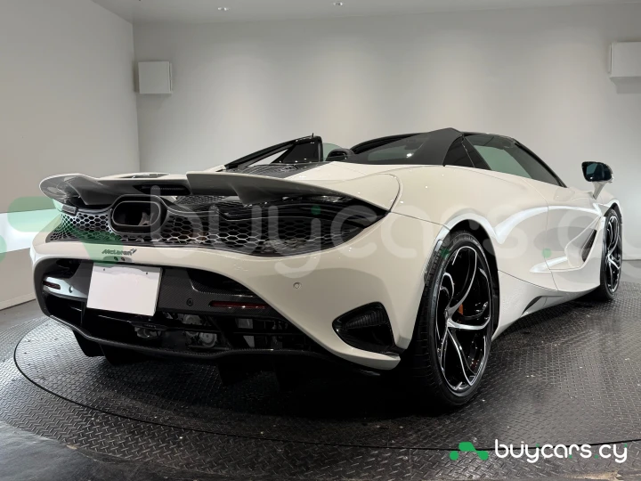 McLaren 750S Белый