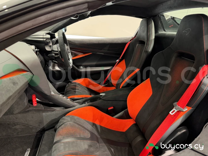 McLaren 750S Белый