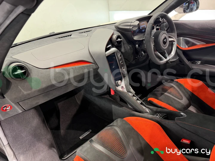 McLaren 750S Белый