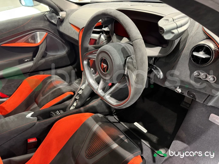 McLaren 750S Белый