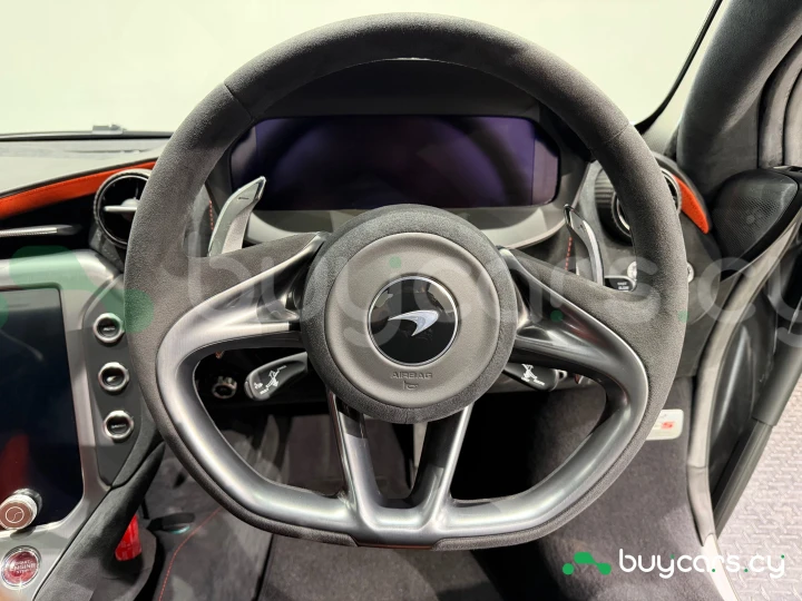 McLaren 750S Белый