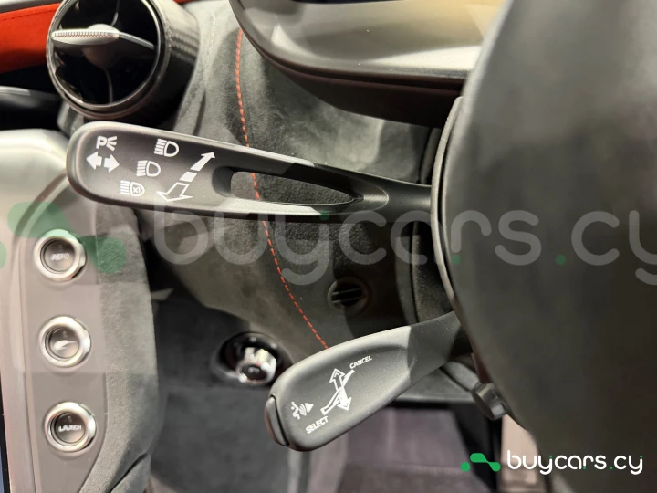 McLaren 750S Белый