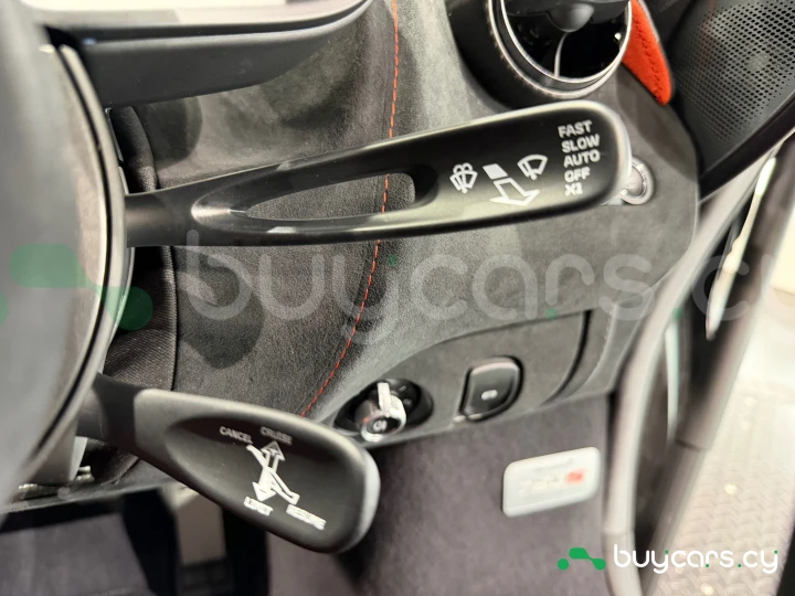 McLaren 750S Белый