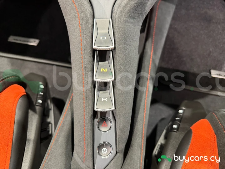 McLaren 750S Белый