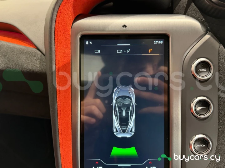 McLaren 750S Белый