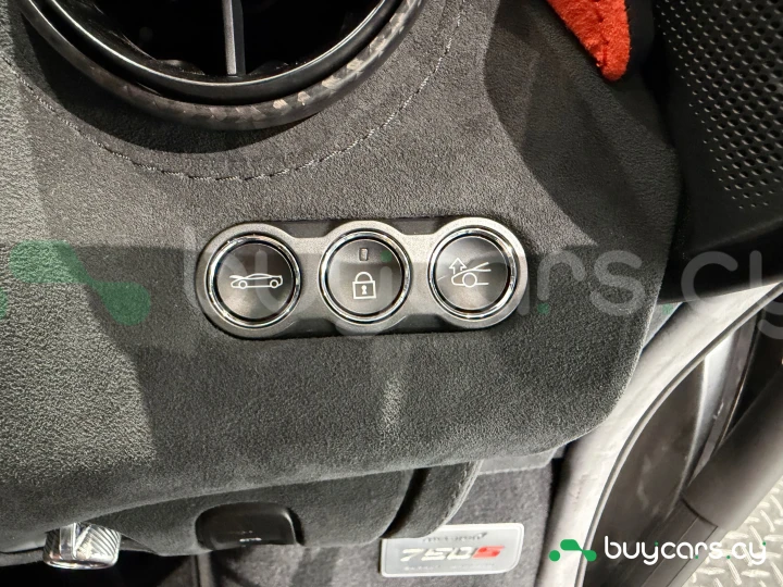 McLaren 750S Белый