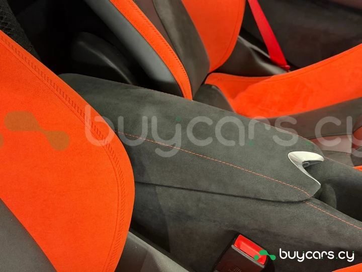 McLaren 750S Белый