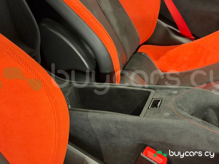 McLaren 750S Белый