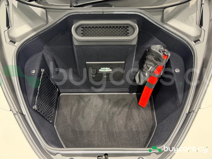 McLaren 750S Белый