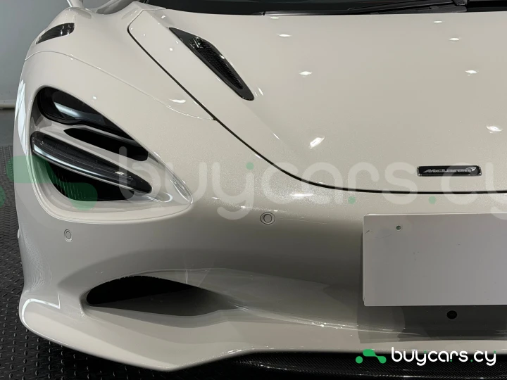 McLaren 750S Белый