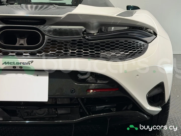 McLaren 750S Белый