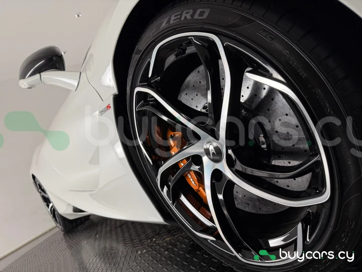 McLaren 750S Белый