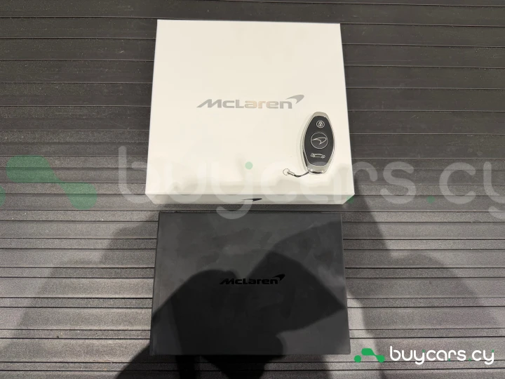 McLaren 750S Белый