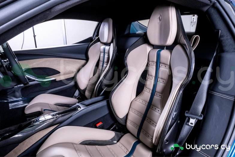 Ferrari 296 Синий