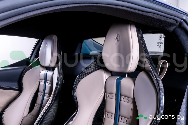 Ferrari 296 Синий