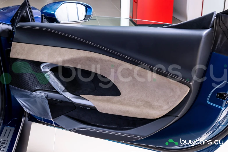 Ferrari 296 Синий