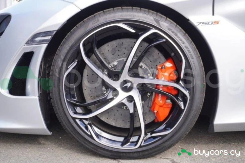 McLaren 750S Серый