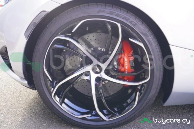 McLaren 750S Серый