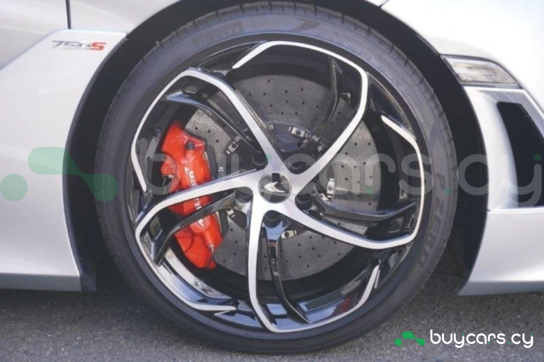 McLaren 750S Серый