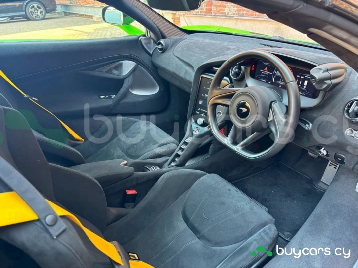 McLaren 750S Зеленый