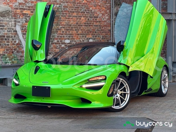 McLaren 750S Зеленый