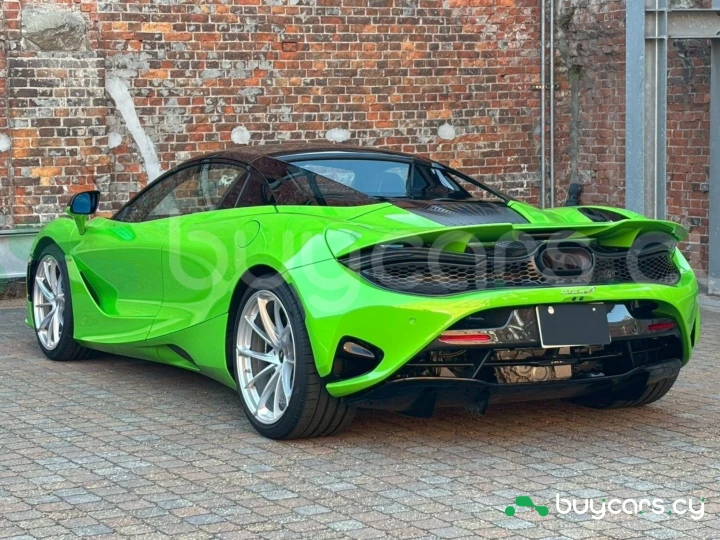 McLaren 750S Зеленый
