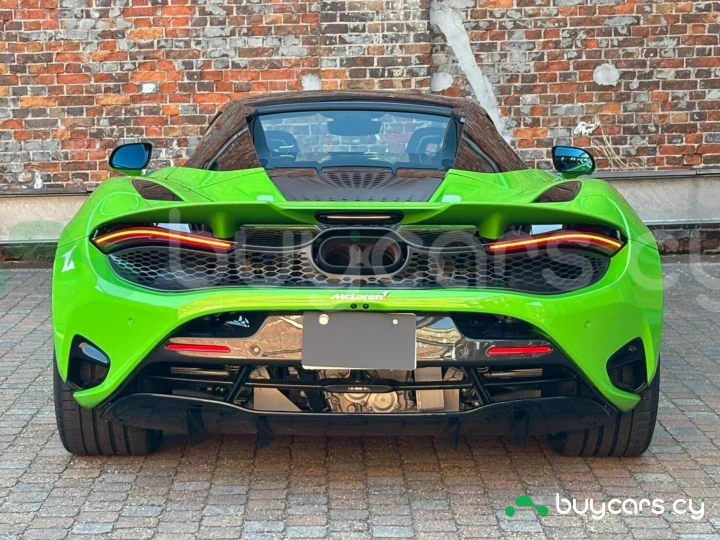 McLaren 750S Зеленый
