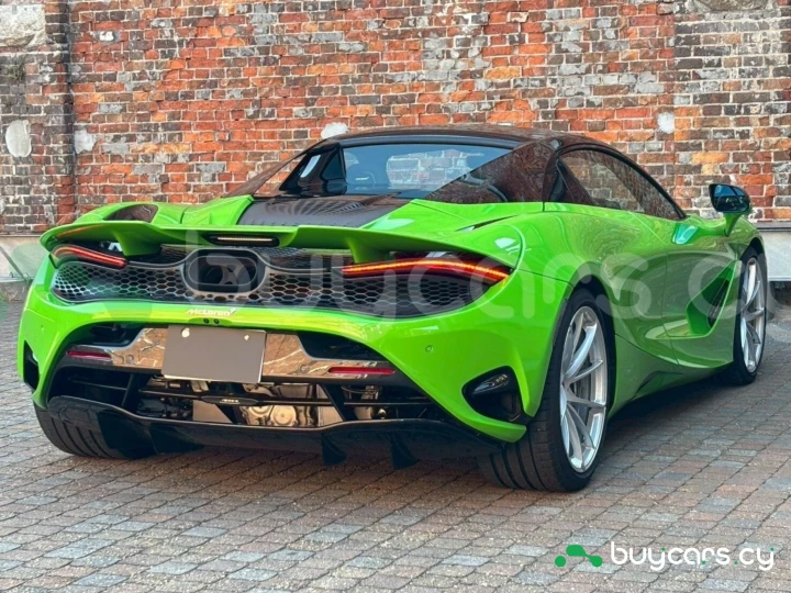 McLaren 750S Зеленый