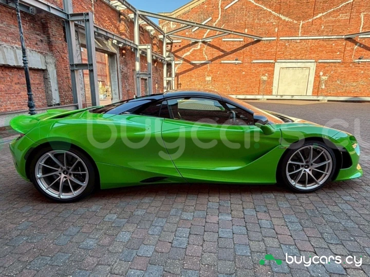 McLaren 750S Зеленый