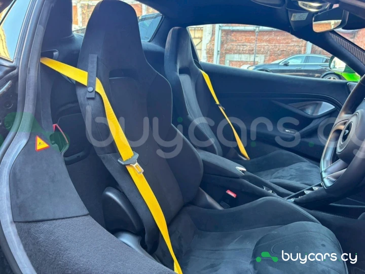 McLaren 750S Зеленый