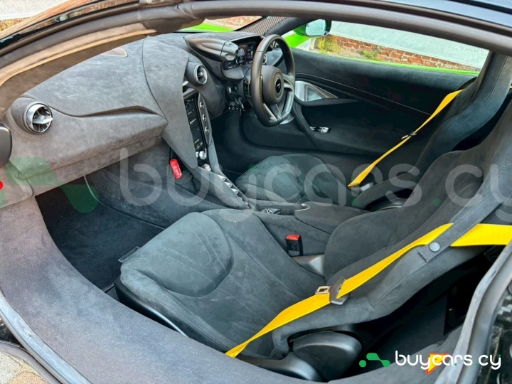 McLaren 750S Зеленый