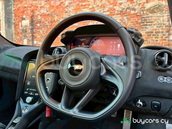 McLaren 750S Зеленый