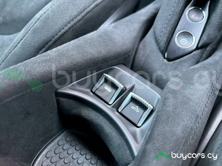 McLaren 750S Зеленый