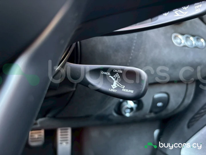 McLaren 750S Зеленый