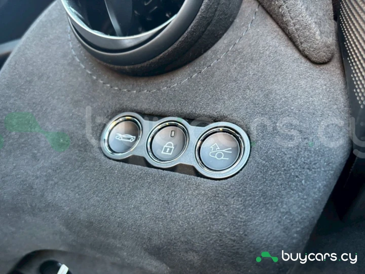 McLaren 750S Зеленый