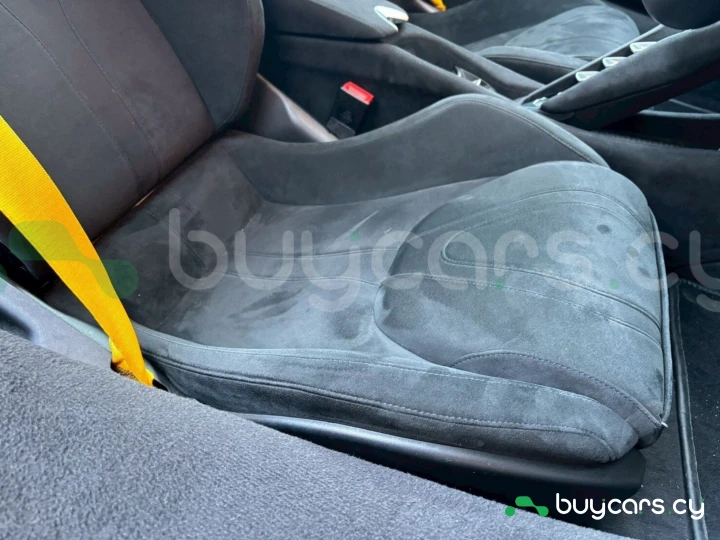 McLaren 750S Зеленый